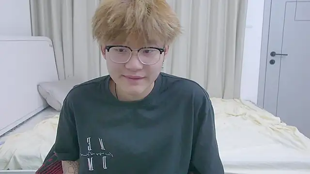 Snapshot of KK-cuteboy chatting on April 2026 10:13:01 AM KK-cuteboy online show from April 2026 10:13:01 AM