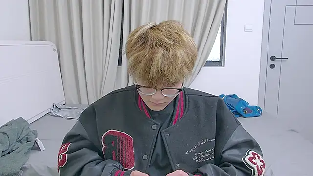 Snapshot of KK-cuteboy chatting on April 2026 06:43:02 AM KK-cuteboy online show from April 2026 06:43:02 AM