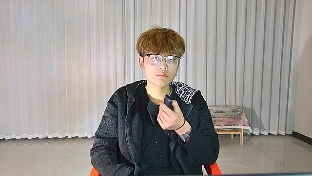 Snapshot of KK-cuteboy chatting on April 2026 12:16:02 PM KK-cuteboy online show from April 2026 12:16:02 PM