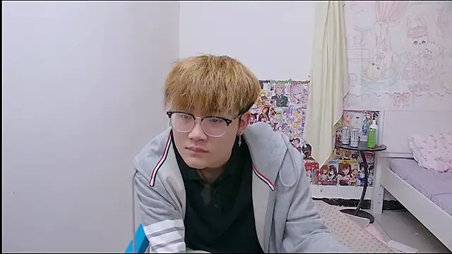 Snapshot of KK-cuteboy chatting on April 2026 07:45:01 AM KK-cuteboy online show from April 2026 07:45:01 AM