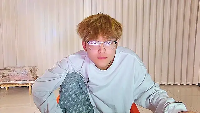 Snapshot of KK-cuteboy chatting on April 2026 06:25:02 PM KK-cuteboy online show from April 2026 06:25:02 PM