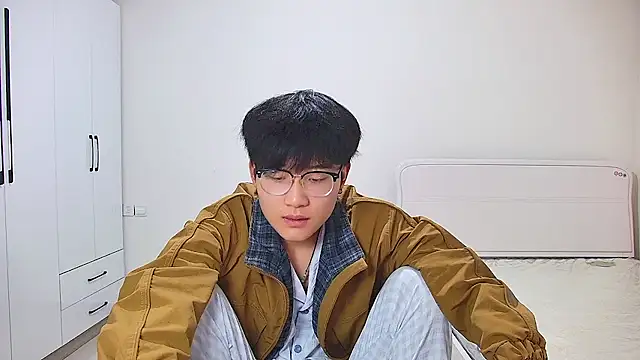 Snapshot of KK-cuteboy chatting on May 2026 12:00:01 PM KK-cuteboy online show from May 2026 12:00:01 PM