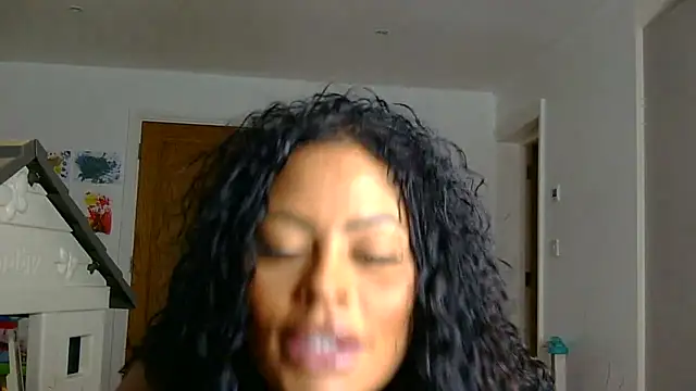 Little Minx Chanel online show from November 2025 04:54:01 PM