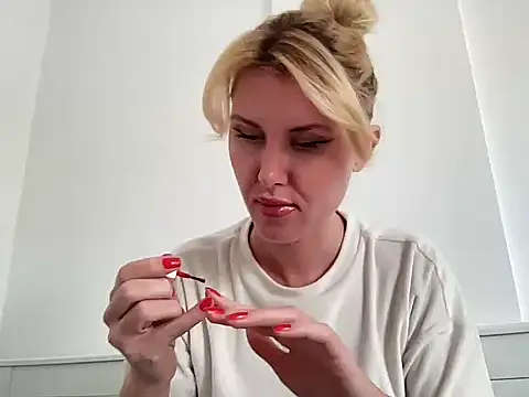 Snapshot of Ilymaris chatting on February 2026 12:26:01 PM Ilymaris online show from February 2026 12:26:01 PM