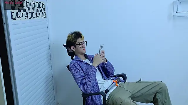 Snapshot of sexyboy-lele chatting on October 2025 11:42:02 AM sexyboy-lele online show from October 2025 11:42:02 AM