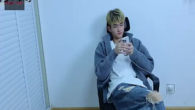 Snapshot of sexyboy-lele chatting on October 2025 12:28:01 PM sexyboy-lele online show from October 2025 12:28:01 PM