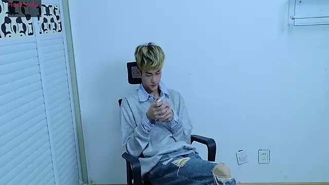 Snapshot of sexyboy-lele chatting on October 2025 12:52:02 PM sexyboy-lele online show from October 2025 12:52:02 PM