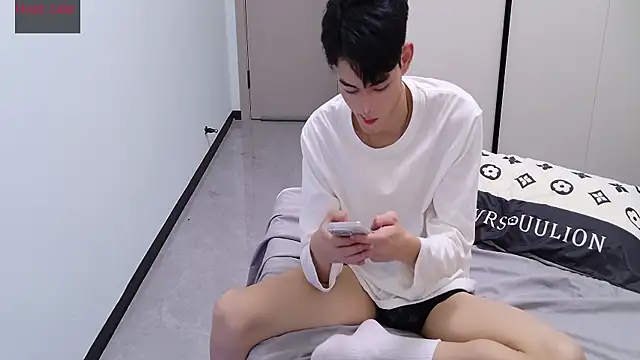 Snapshot of sexyboy-lele chatting on November 2025 01:10:01 PM sexyboy-lele online show from November 2025 01:10:01 PM