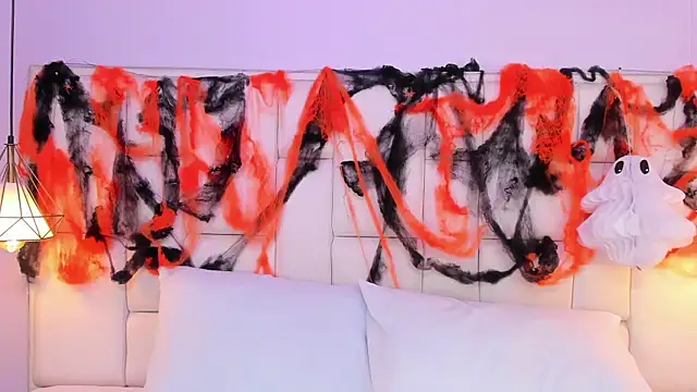 EmmaHolter online show from October 2025 07:14:02 PM