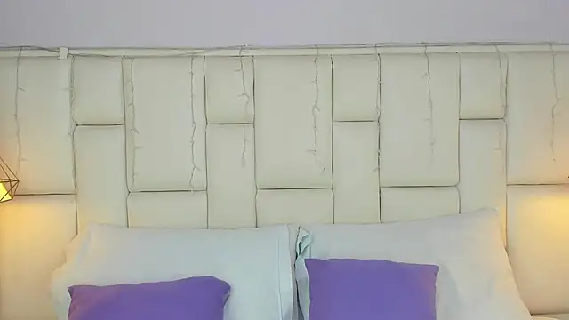 EmmaHolter online show from November 2025 07:15:01 PM