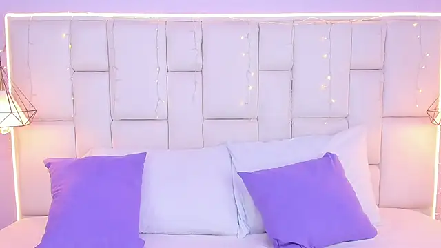 EmmaHolter online show from November 2025 07:34:02 PM