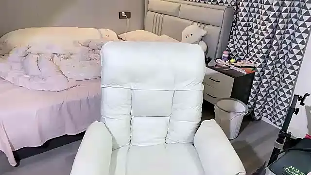 xiaoguaiss online show from April 2026 04:13:01 PM