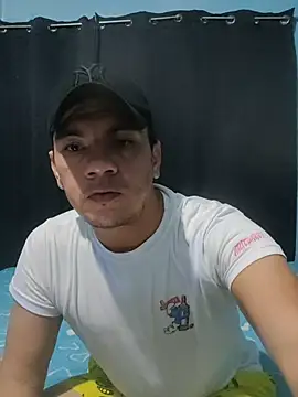 Snapshot of Aturo77 chatting on November 2025 02:28:01 AM Aturo77 online show from November 2025 02:28:01 AM