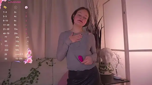 VeliaRogoff online show from November 2025 10:04:02 AM