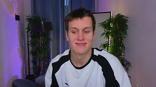 Snapshot of hun1er_steele chatting on October 2025 01:12:01 PM hun1er steele online show from October 2025 01:12:01 PM