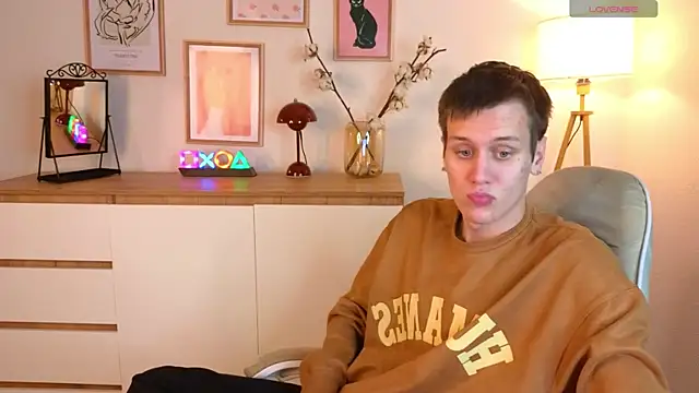 Snapshot of hun1er_steele chatting on October 2025 02:29:01 PM hun1er steele online show from October 2025 02:29:01 PM