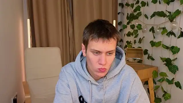 Snapshot of hun1er_steele chatting on October 2025 03:56:02 PM hun1er steele online show from October 2025 03:56:02 PM