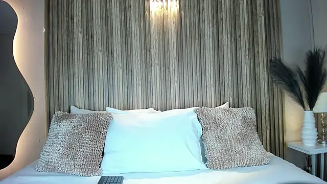 VanneCamiel online show from October 2025 11:55:01 AM