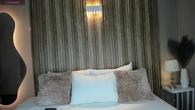 VanneCamiel online show from November 2025 11:33:02 AM