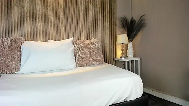 VanneCamiel online show from November 2025 11:42:02 AM