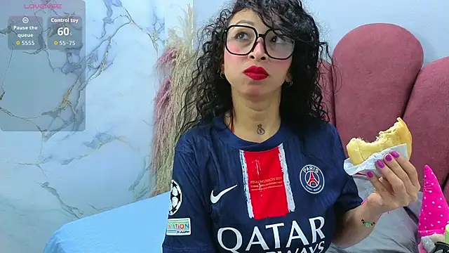 Snapshot of CHIARAJJONES chatting on November 2025 01:45:02 PM CHIARAJJONES online show from November 2025 01:45:02 PM