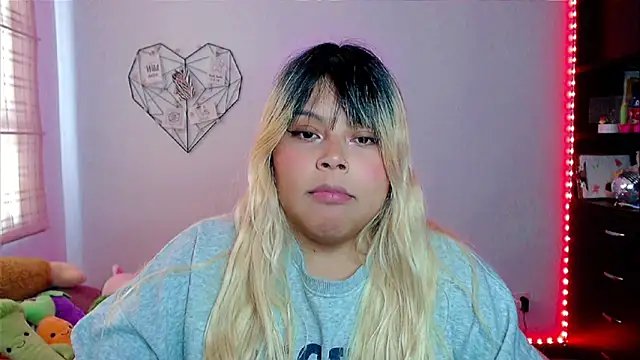 EllieMoonX online show from November 2025 05:31:01 PM