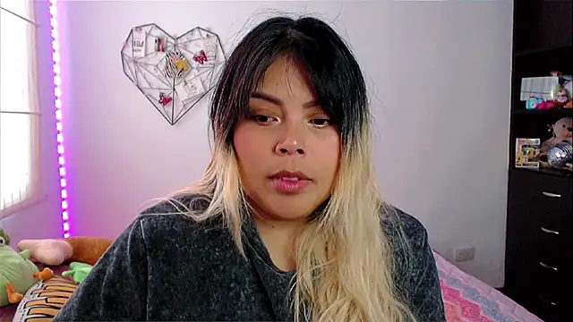 EllieMoonX online show from April 2026 10:07:01 PM