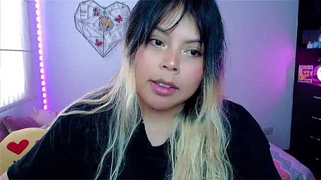 EllieMoonX online show from April 2026 10:15:02 PM