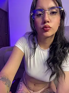 Snapshot of Lucy_699 chatting on April 2026 06:33:02 AM Lucy 699 online show from April 2026 06:33:02 AM