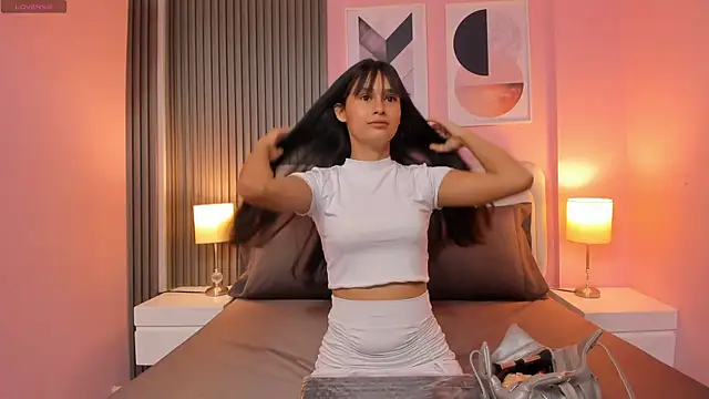 Snapshot of luly_dreams chatting on October 2025 04:10:02 AM luly dreams online show from October 2025 04:10:02 AM