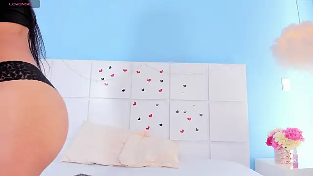 AgathaFiore online show from November 2025 05:03:01 PM