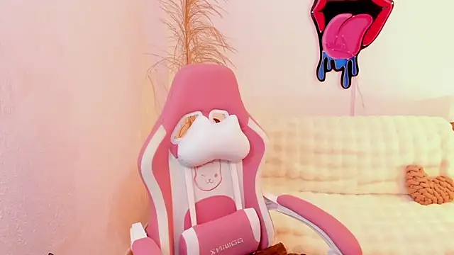 EmmaMyers1 online show from October 2025 12:00:01 AM