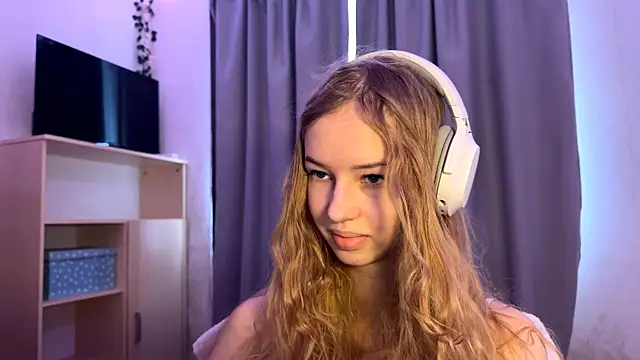 LunaCrave online show from October 2025 09:23:01 AM