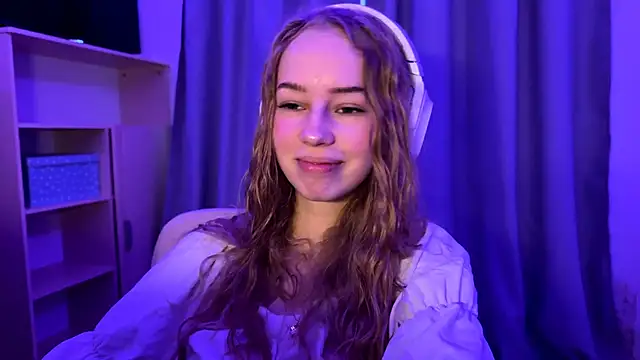 LunaCrave online show from October 2025 06:25:01 AM