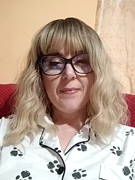 Amelialove42 online show from June 2026 06:45:01 PM