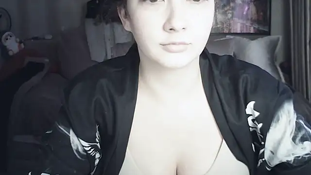 Snapshot of MoodieMira chatting on June 2026 05:07:01 PM MoodieMira online show from June 2026 05:07:01 PM