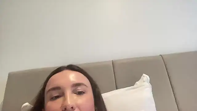 Snapshot of CArivora chatting on February 2026 01:40:01 PM CArivora online show from February 2026 01:40:01 PM