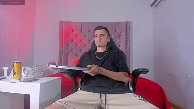 Ethan Boy  online show from October 2025 08:20:02 PM