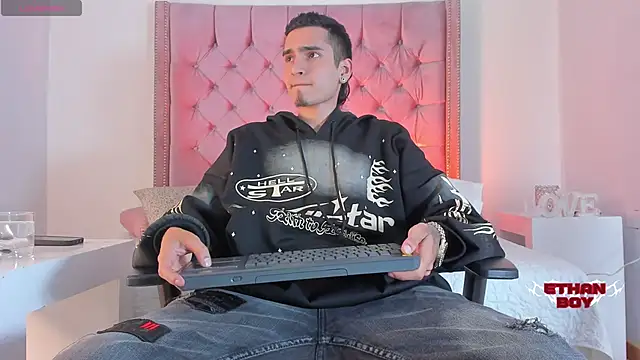 Ethan Boy  online show from October 2025 08:16:02 PM