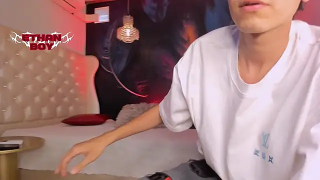 Ethan Boy  online show from January 2026 07:06:02 PM