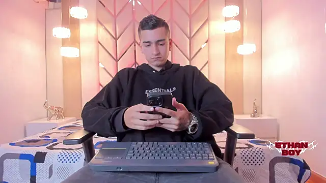 Ethan Boy  online show from February 2026 08:16:02 PM