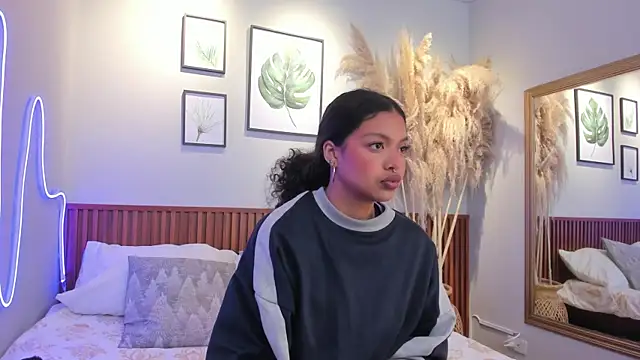 MIAHIVANOV online show from November 2025 01:43:01 PM