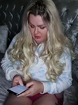 Sultress6969 online show from December 2025 08:15:02 PM