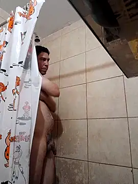 Snapshot of Ezeaxl chatting on December 2025 01:02:02 AM Ezeaxl online show from December 2025 01:02:02 AM