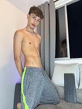 Douglas Lux online show from October 2025 11:14:01 PM