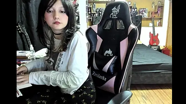 Snapshot of Maki_Zein_ chatting on February 2026 08:32:01 AM Maki Zein online show from February 2026 08:32:01 AM