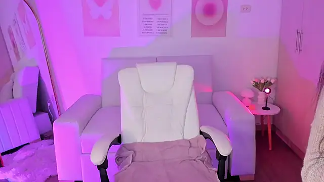 EmilyCutee   online show from November 2025 10:47:02 PM