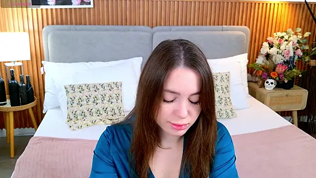 JulliRoss online show from October 2025 05:08:02 AM