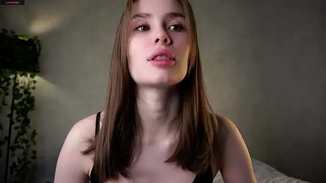 Snapshot of MonetLeitman chatting on May 2026 01:12:01 AM MonetLeitman online show from May 2026 01:12:01 AM