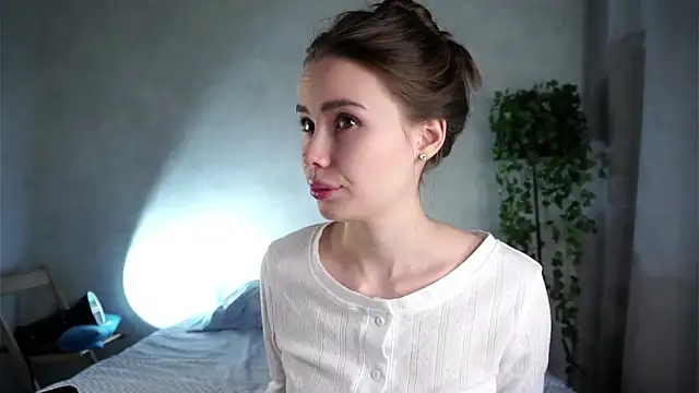 Snapshot of MonetLeitman chatting on May 2026 01:11:02 AM MonetLeitman online show from May 2026 01:11:02 AM